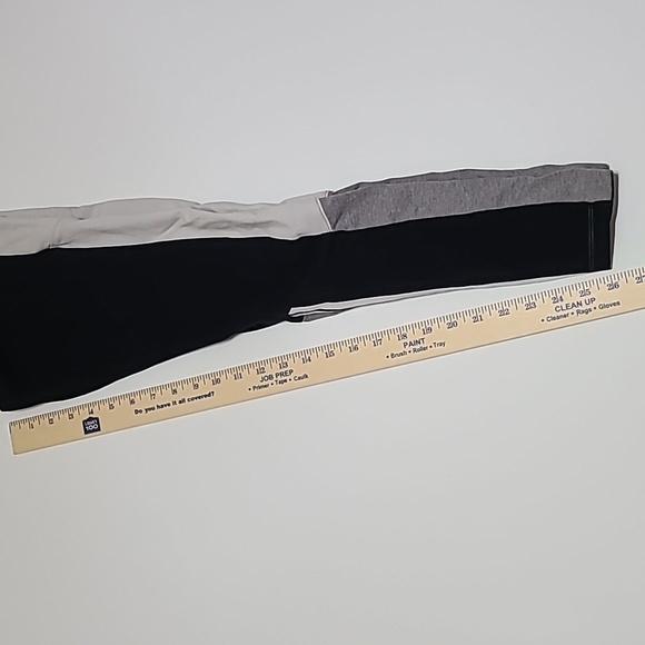 PINK Yoga Victoria's Secret Leggings Black Gray White Colorblock- Size Small - Picture 13 of 14